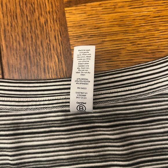 Athleta Cloudlight Stratus Tee L Black Cream
Stripe Travel - Picture 8 of 14
